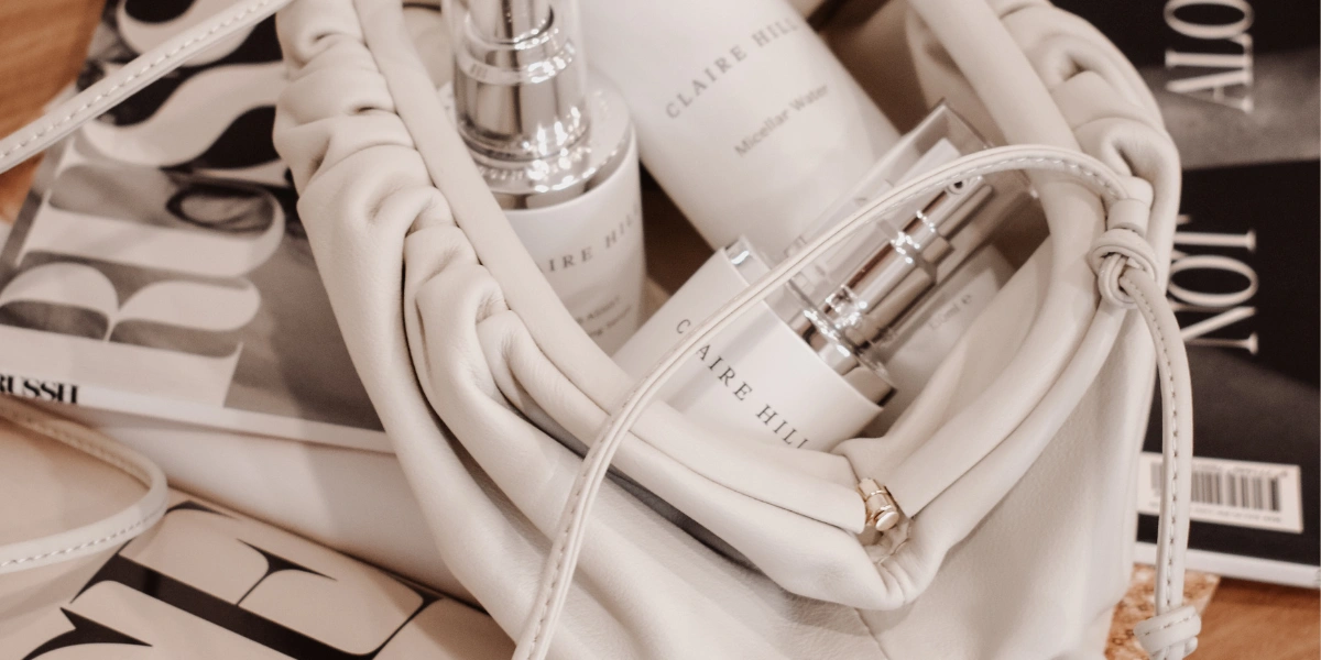 uses of toiletries bag while travelling